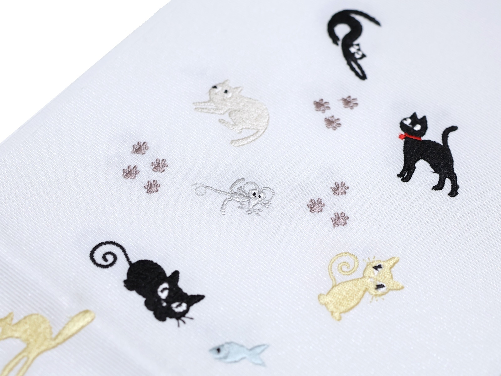 刺繍半衿「白色の地にネコとネズミの刺繍」 | 半衿、伊達衿,半衿(刺繍