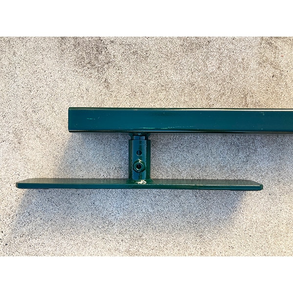 室内 鉄棒、体育体操マット、スケートボードセクション スケボーレール