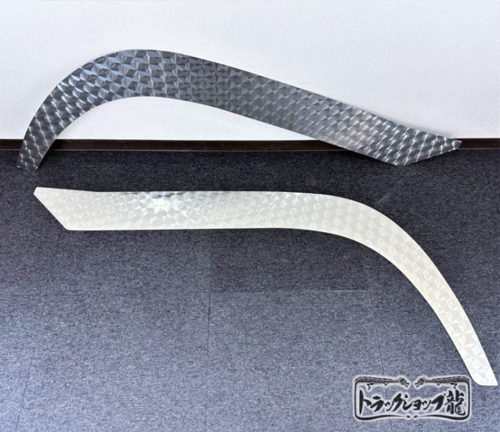 ステンレス フロント オーバーフェンダー パネル 左右セット 鱗柄 三菱