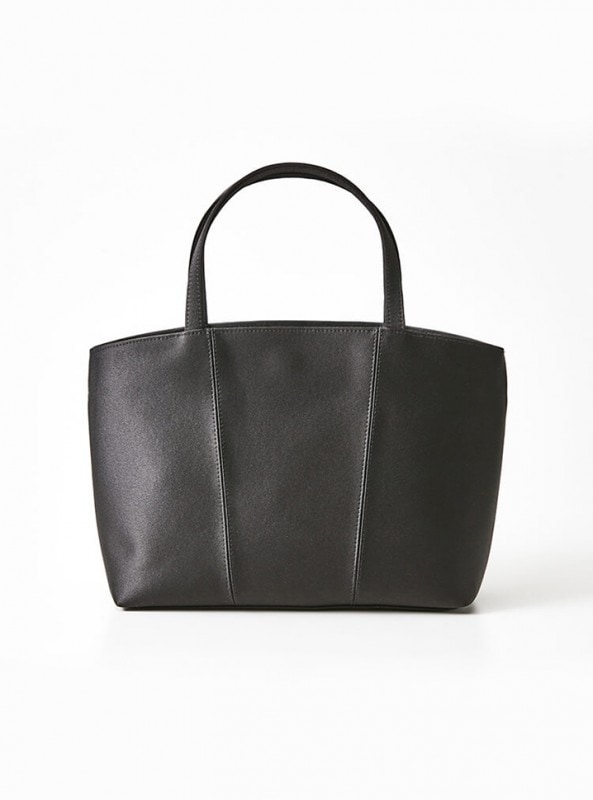 VERY掲載】[商品番号5220302] 切り替えデザインのブラックソフトバッグ