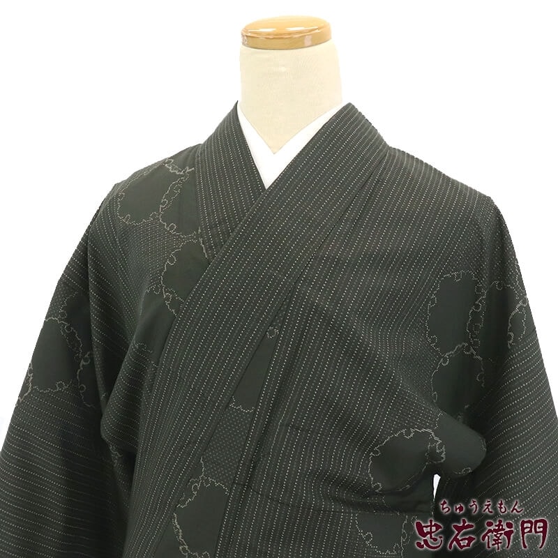 春一番の日に着たい色】【中古】 大島紬 レディース 正絹 緑黒 雪輪