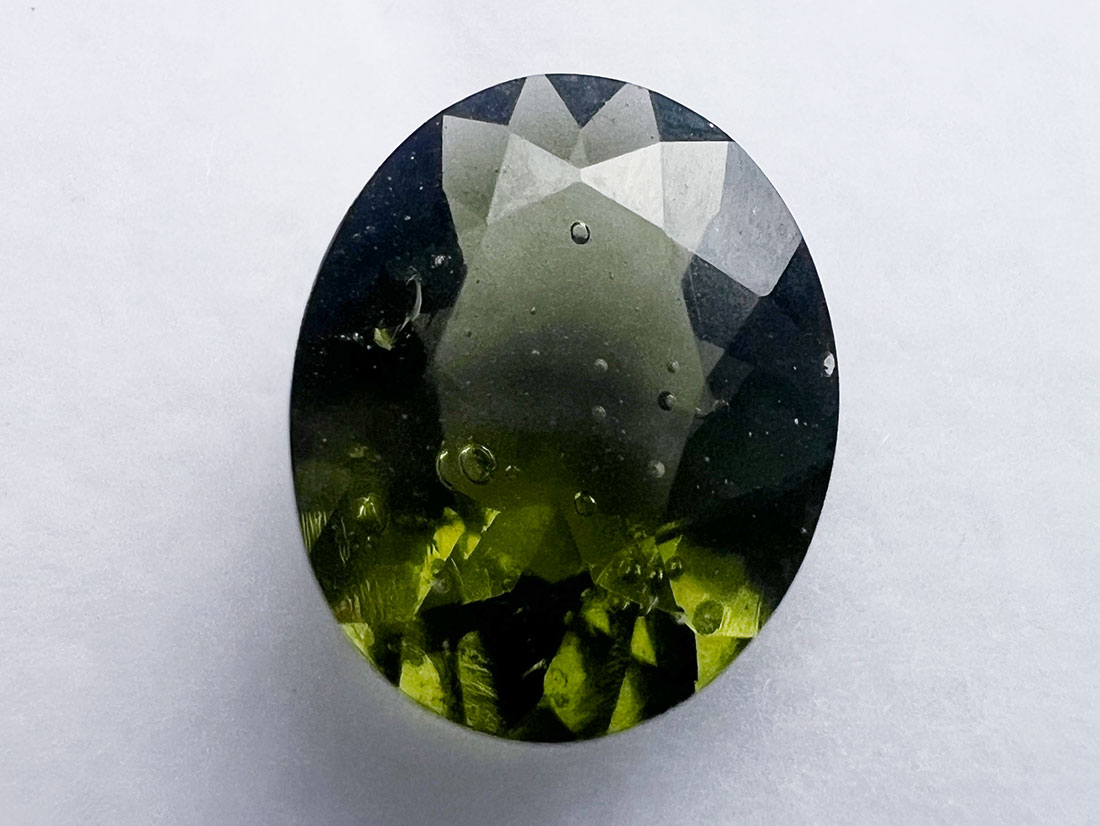 モルダバイト 1.77ctルース/Moldavite