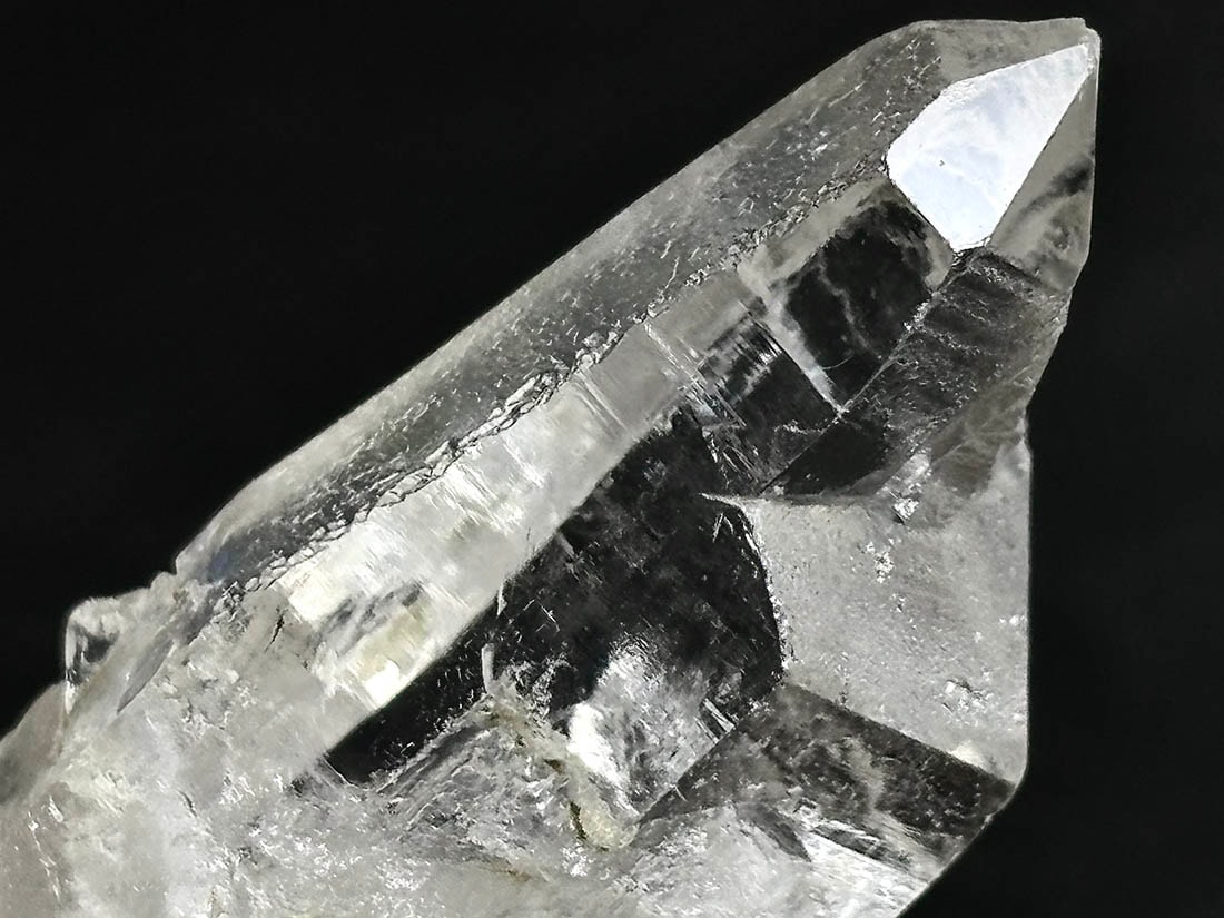 タンザニア産 モンドクォーツ ポイント (貫入水晶)/ Mondo Quartz