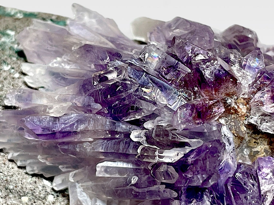 ブラジル産 フラワーアメジスト 母岩付き