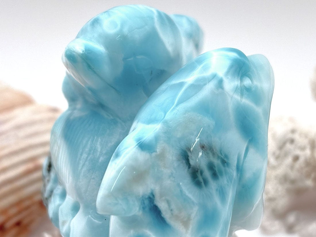ドミニカ共和国産 ラリマー ドルフィン彫刻 (ソーダ珪灰石)/Larimar