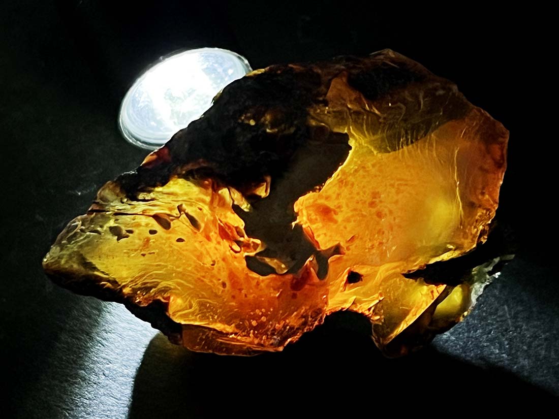 インドネシア・スマトラ産 ブルーアンバー ラフ ( 青琥珀 ) / BlueAmber