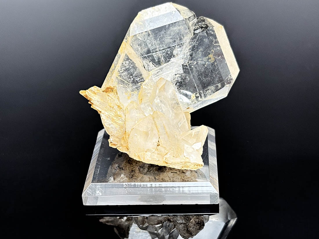 乙女鉱山産 水晶 日本式双晶 / Japan Low-Twinned Quartz
