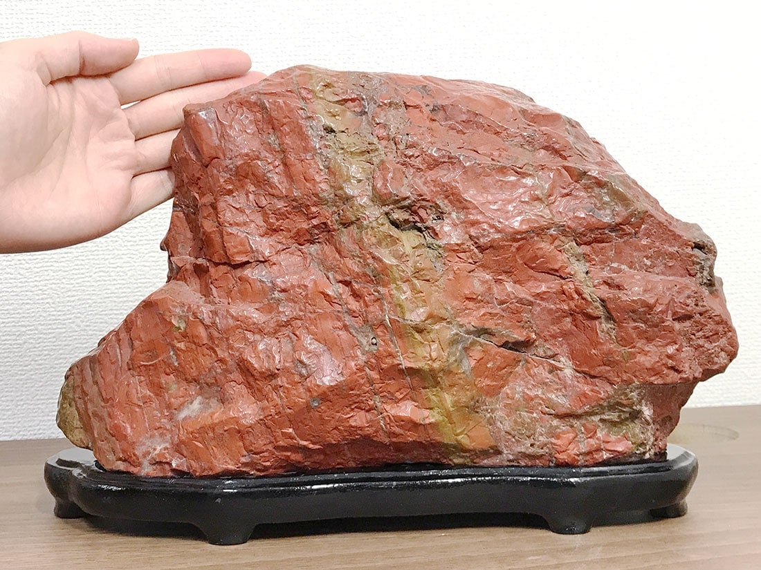 佐渡赤玉石(木製台座付き)