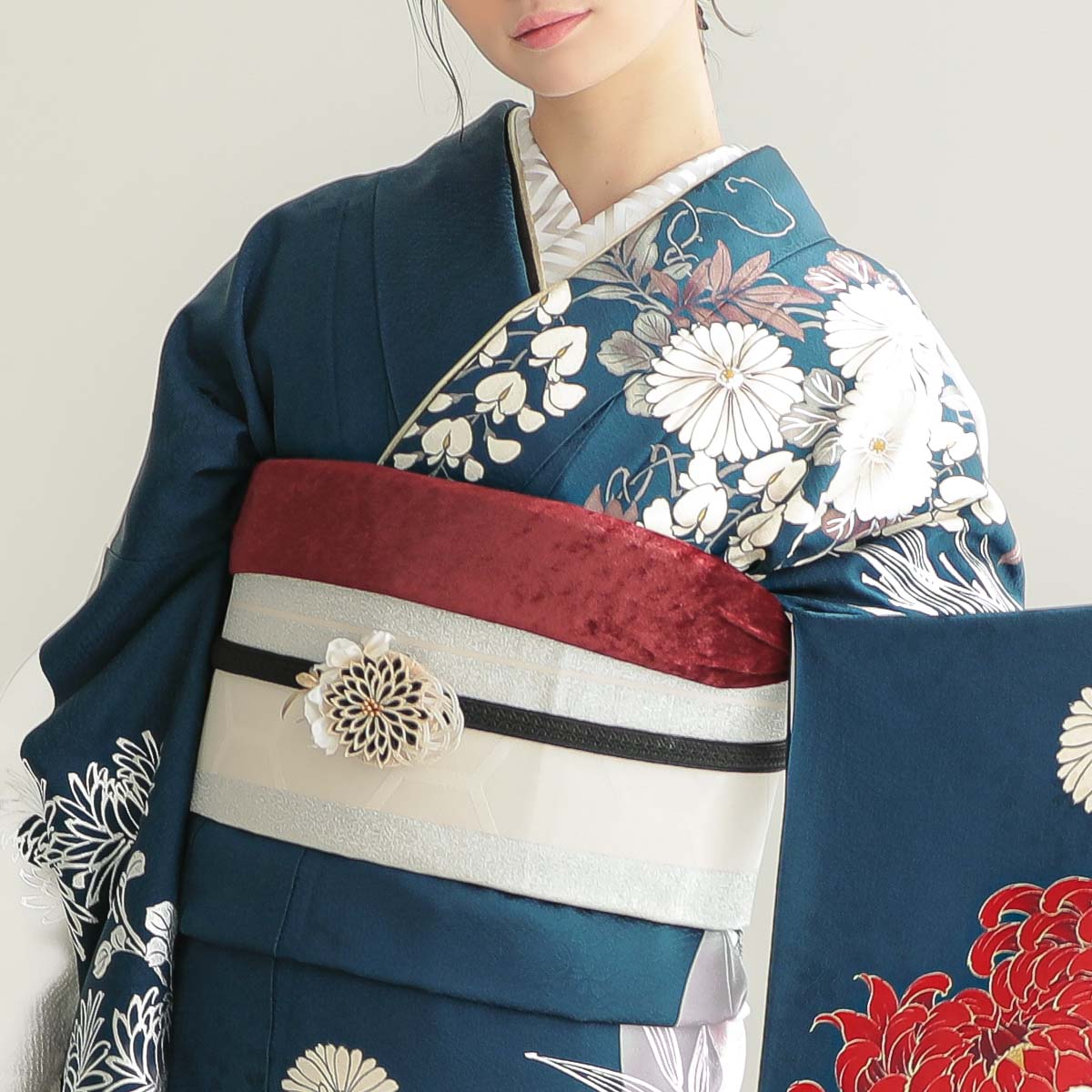 鉄紺 菊牡丹に笹（【振袖・袋帯・長襦袢のセット商品】） | FURISODE
