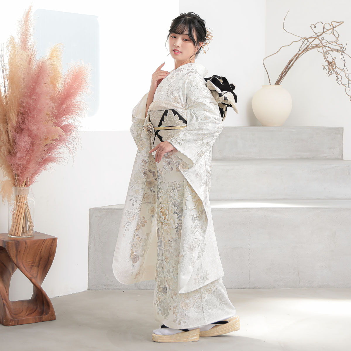 白 牡丹に枝垂れ桜（【振袖・袋帯・長襦袢のセット商品】） | FURISODE