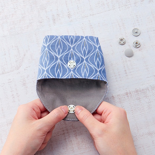 ボタン 『薄型プラスナップ 13mm ブラック 39180』 Clover クロバー