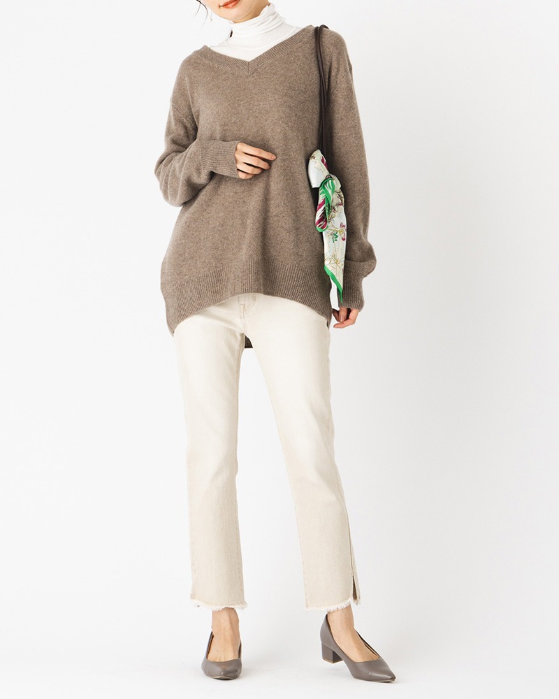 カシミヤ100％エアリーニットVネックプルオーバー | TOPS | 元町