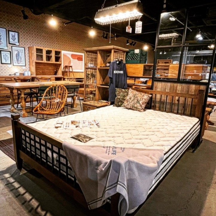 レトロ ヴィンテージ調ベッドフレーム【サイズ選択可】 | ベッド