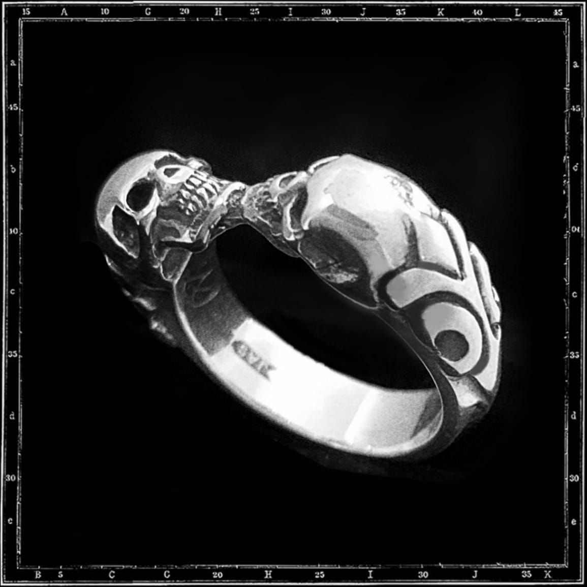 TWO SKULLS TUDOR RING | クレイジーピッグ公式オンラインストア