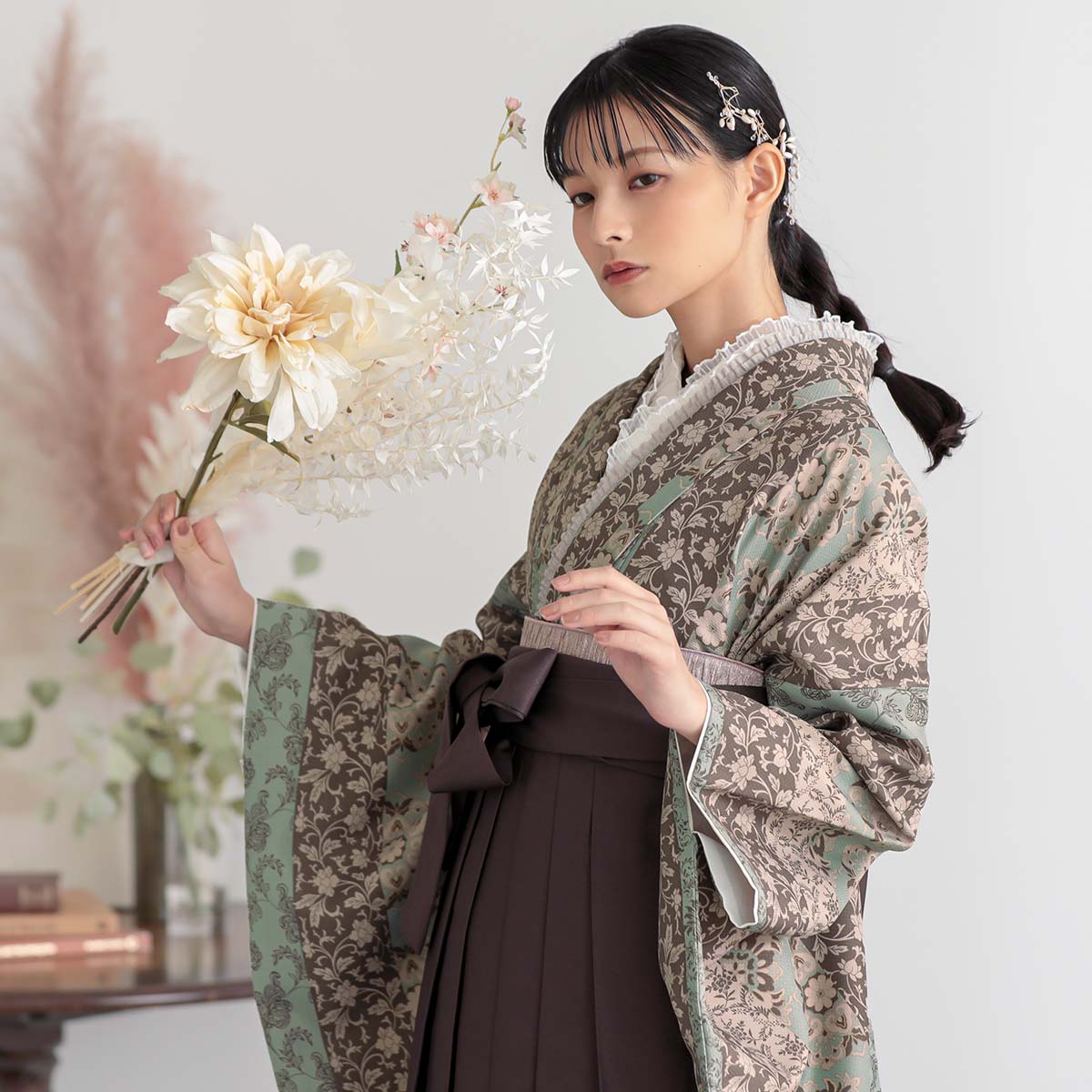 くすみカラー】上品でトレンド感ある袴特集｜卒業式袴レンタル