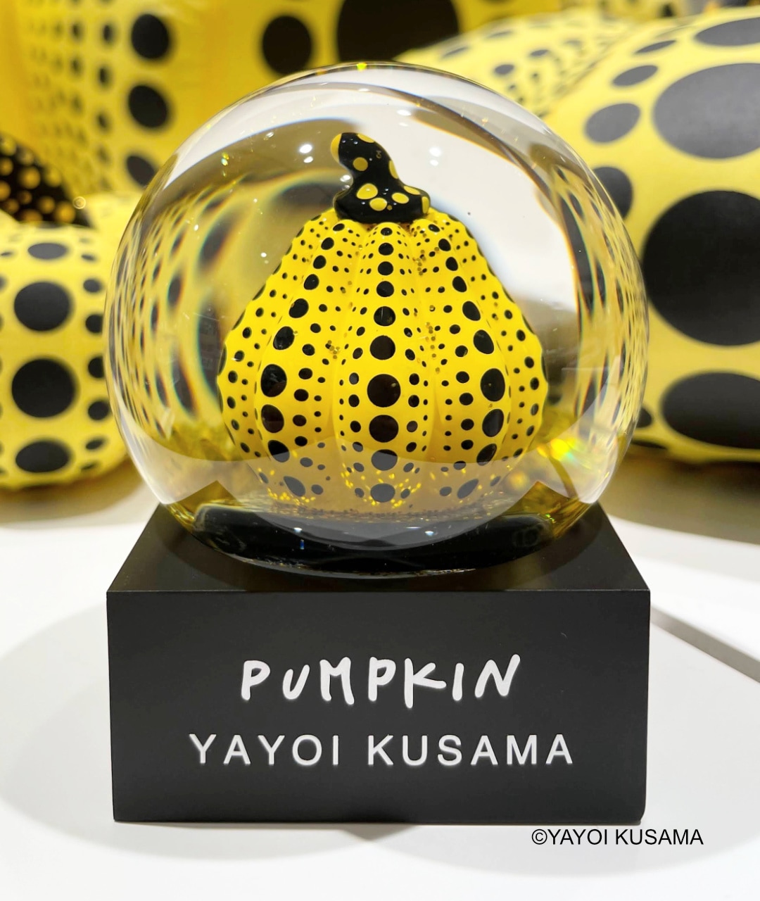 草間彌生 スノードーム（スノーグローブ）[ PUMPKIN ]｜ラムフロム