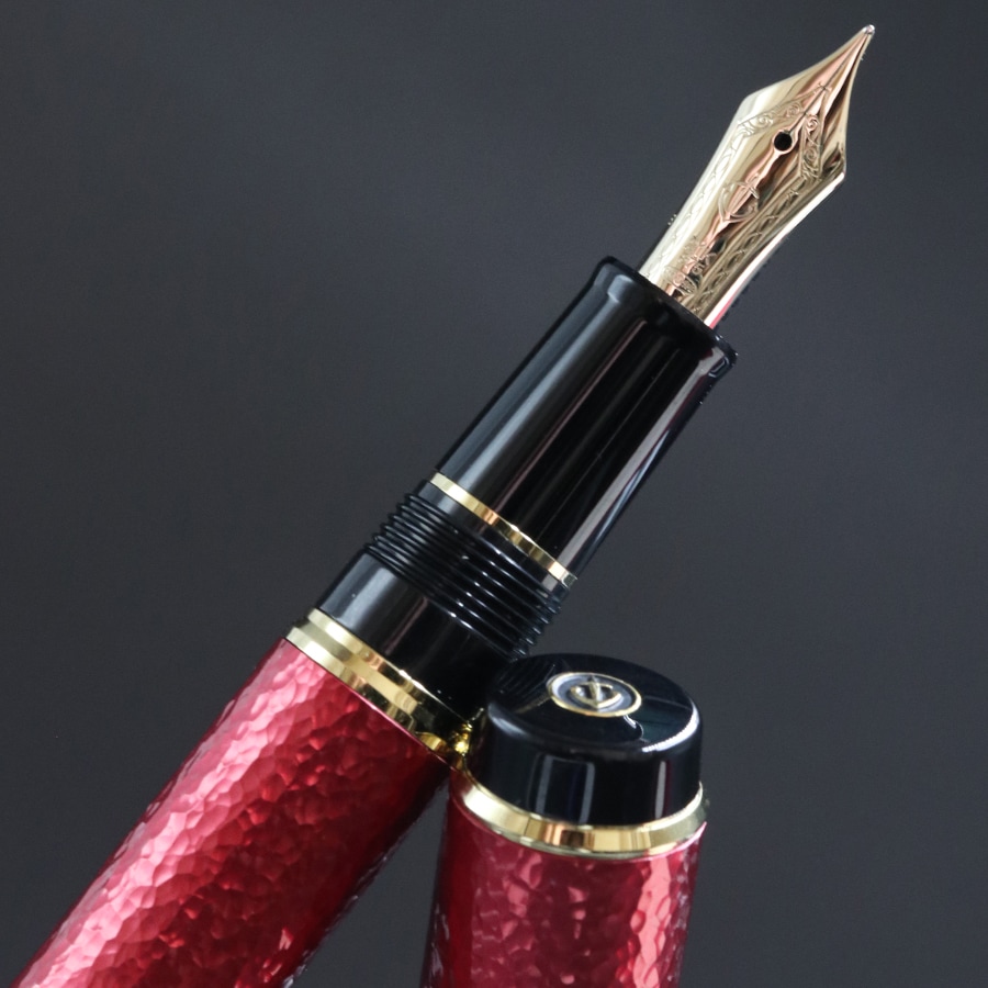 JAPAN RED 万年筆 中字【M】