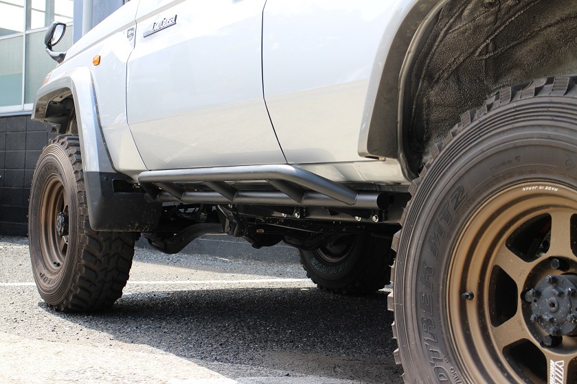 純正ステップ、ランクル70用HZJ76.77 ランドクルーザー 70系 77 サイドステップ 左右 マット ブラック