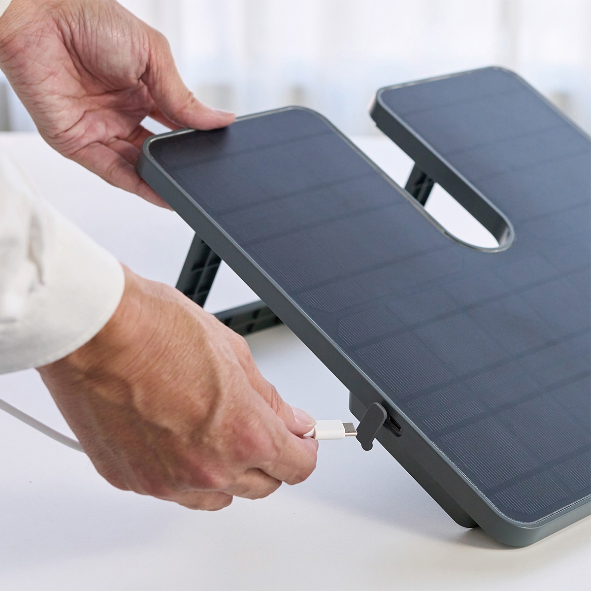 ENEMATE ソーラーパワーリビングファン AEF-900R | ENEMATE