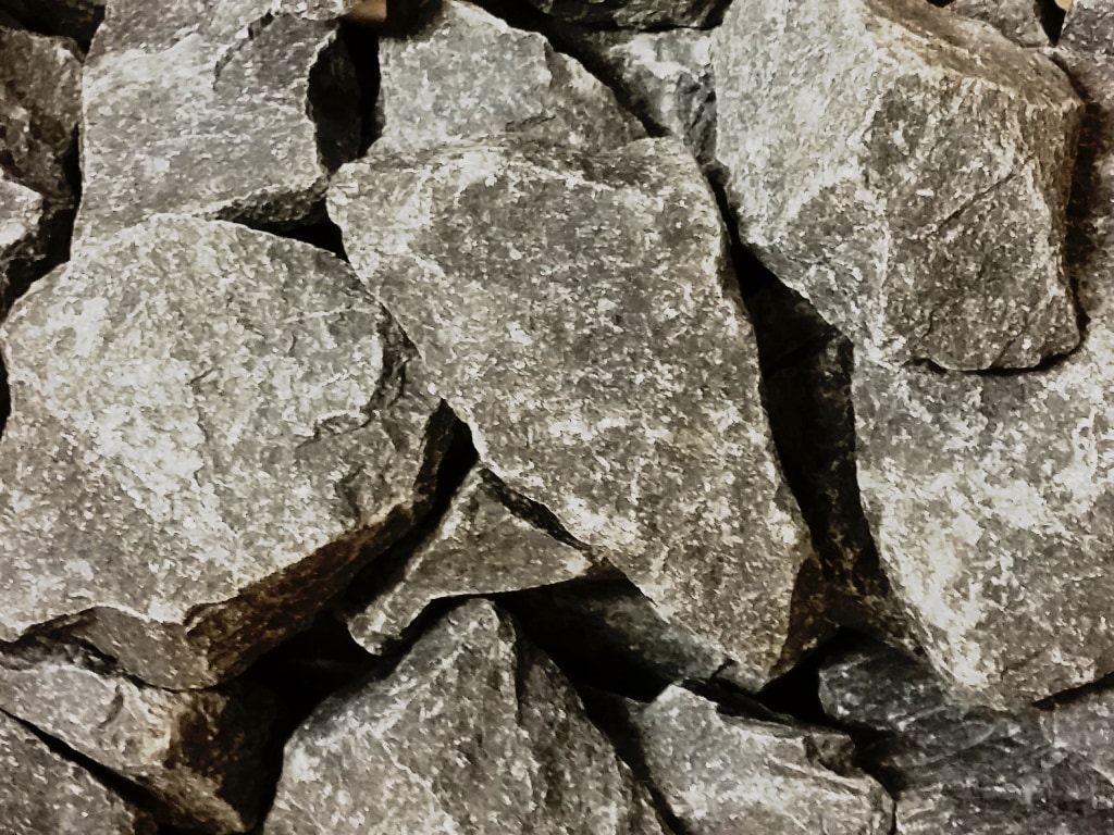 香花石（サウナストーン） 20kg 45～65mm、65mm～100mm