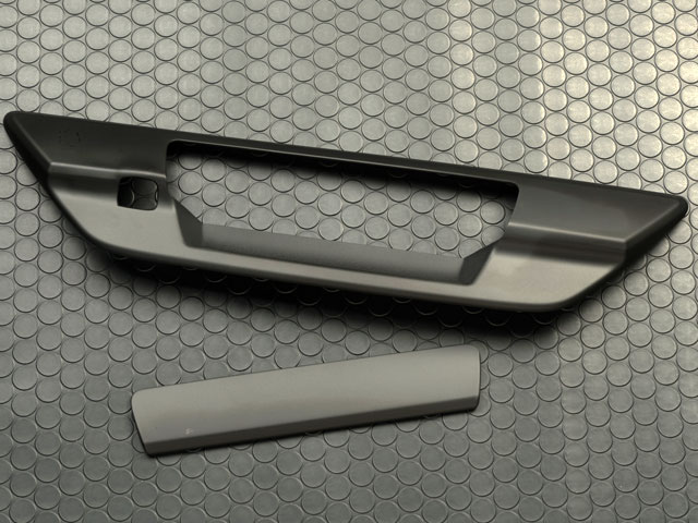 タイ製 リアゲートハンドルガーニッシュ | GUN125 ハイラックス