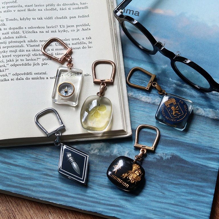 VINTAGE｜BOURBON キーホルダー【TUDOR】 通販｜DUPON35