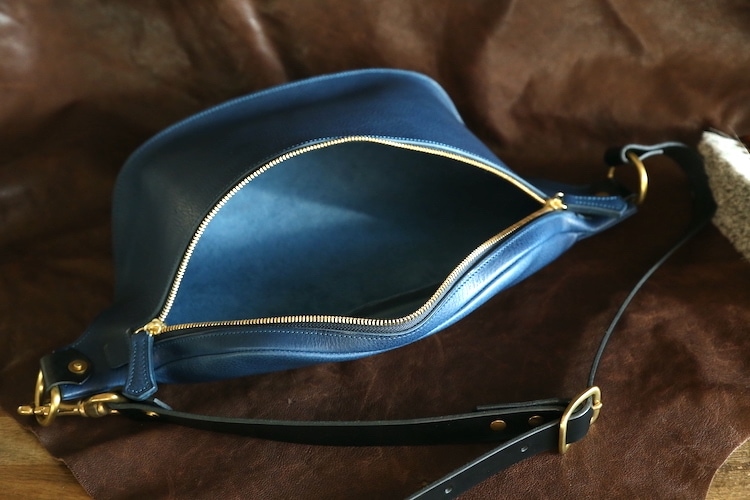 limited】 クロスボディバッグ tasca（タスカ） ロイヤルブルー | Bag
