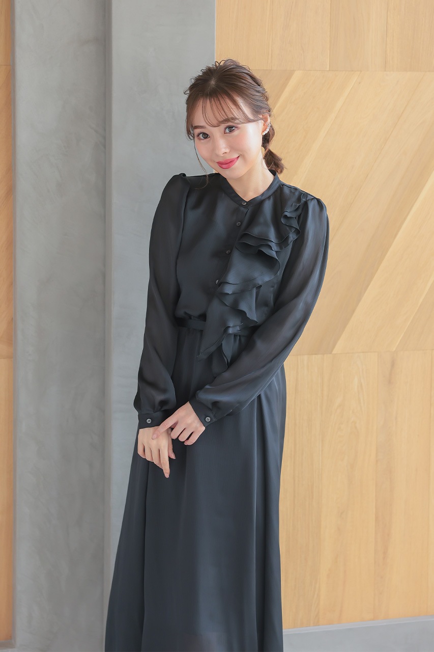 ヨーリューサテンロングワンピース ブラック/M｜結婚式のパーティー