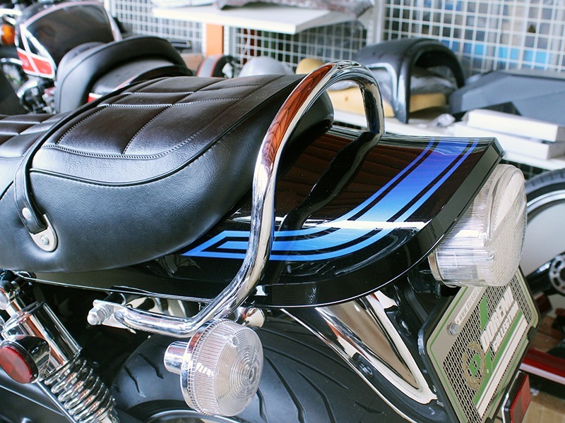 Z900RS Z1タイプテールカウル(2024メタリックディアブロブラック