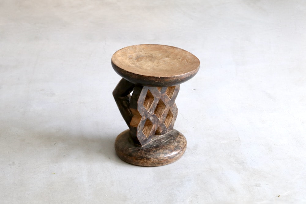African Crafts (アフリカ工芸品) “トンガ族のスツール - LIGHT YEARS