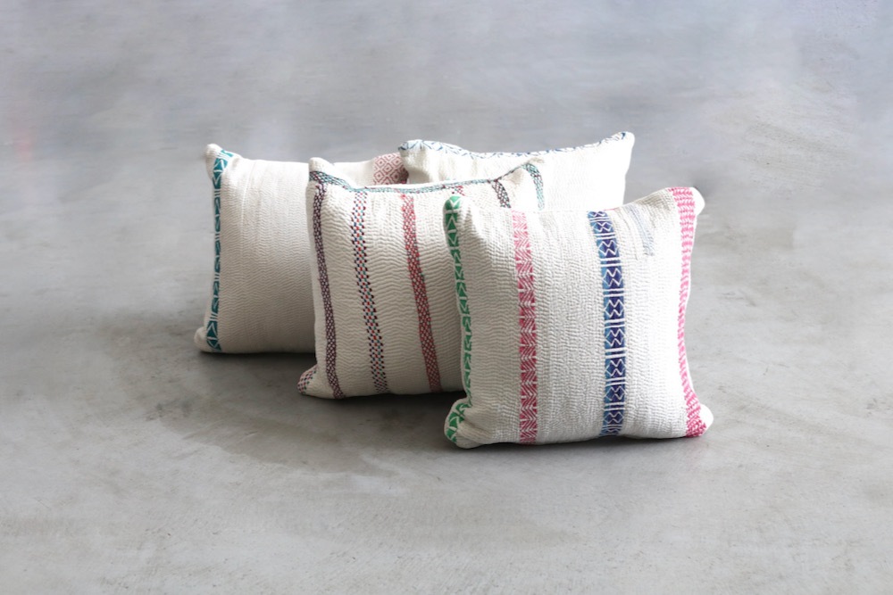 LIGHT YEARS(ライト イヤーズ) “Indian cushion S -White-” | LIGHT