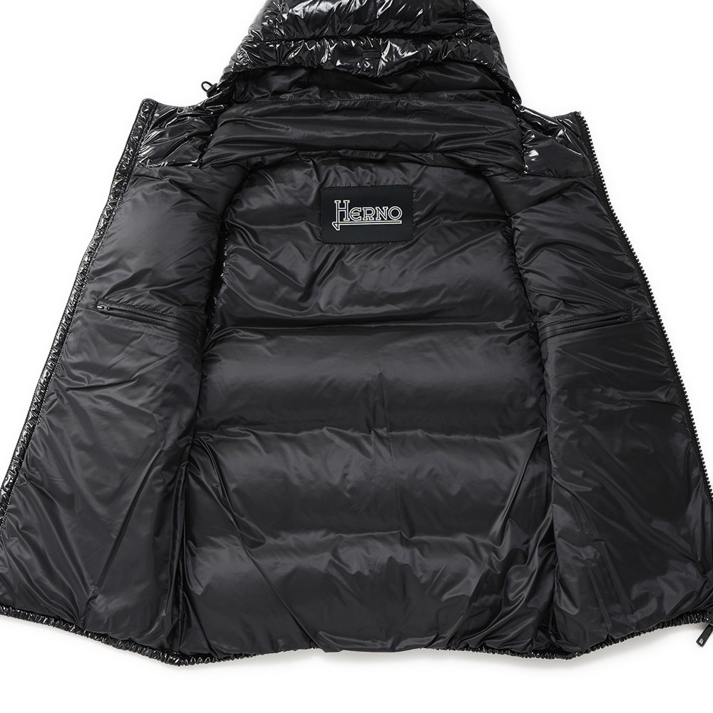 HERNO ヘルノ グロッシーコーティング フーデッドダウンベスト
