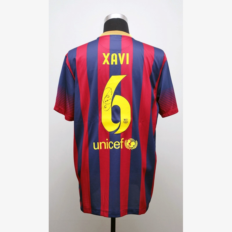 シャビ直筆サイン入りバルセロナ13/14ホームユニフォーム | THE DUGOUT