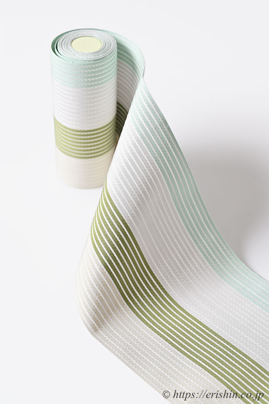 博多半幅帯（麻絹/淡い小町鼠色に松葉色と瓶覗色の縞）西村織物『着物