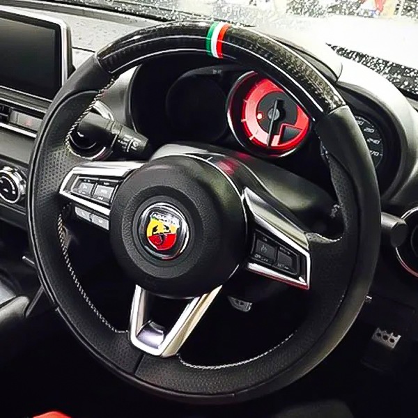 THREEHUNDRED カーボンステアリング ABARTH 124 Spider｜ラテン車の