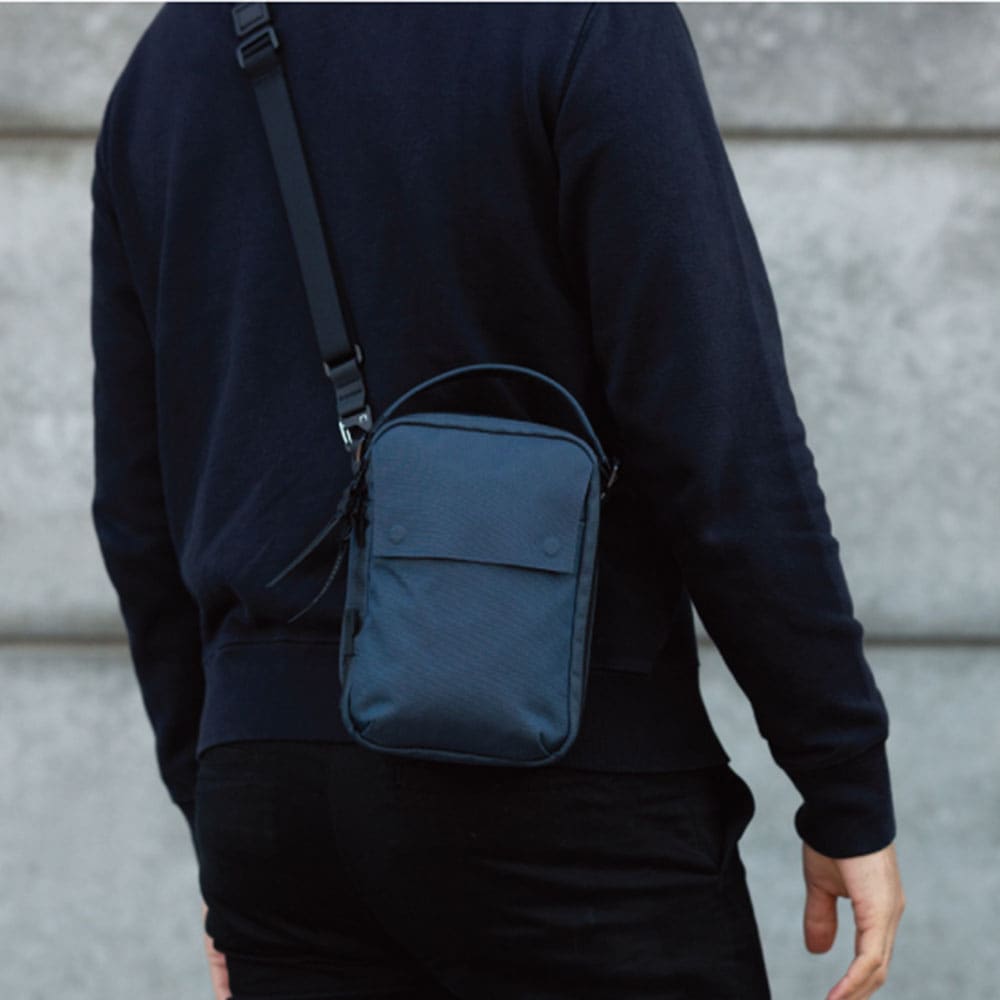 Kompak ボディバッグ ショルダーバッグ [BLACK EMBER / ブラック