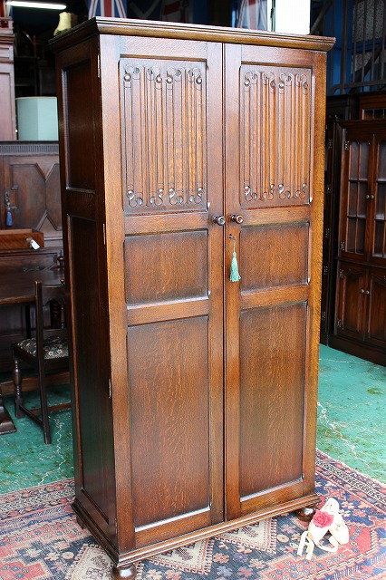 イギリスアンティーク家具 アンティークワードローブ ワードローブ