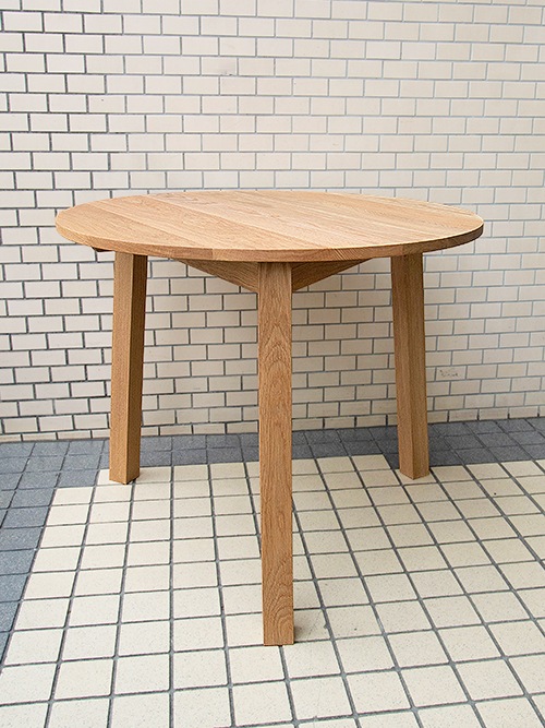 ナラ無垢材ダイニングテーブル 3本足 直径90 ｜イデア