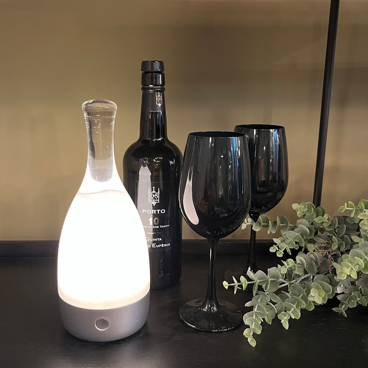 Ambientec Bottled (ボトルド) コードレス テーブルランプ | 照明