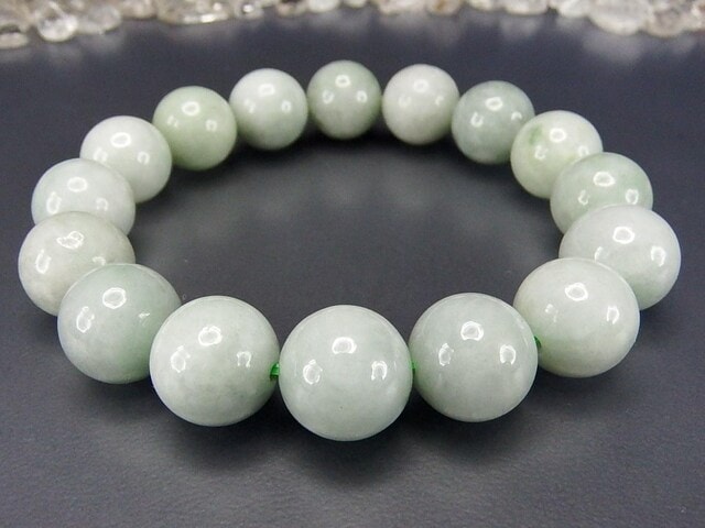 薄緑色ひすい本翡翠ジェダイト約13mm弱天然石ブレスレット魔法の石