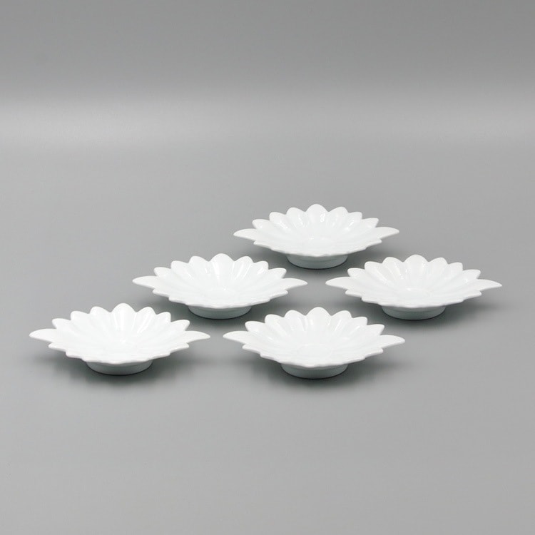 皿 白磁 菊花形 | 皿 | 柿右衛門窯公式オンラインショップ