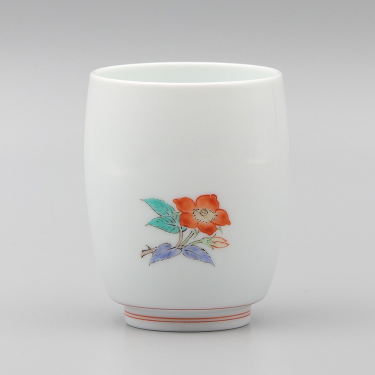 湯呑 蓋なし大 苺花文 | 湯呑 | 柿右衛門窯公式オンラインショップ