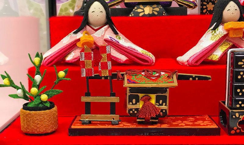 雛人形 コンパクト ちりめんケース飾り｜伝統美あふれる雛人形