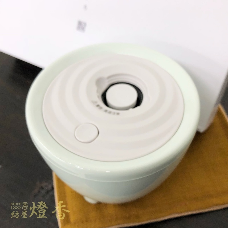 日本香堂の電気香炉『充電式電子香炉セット【sizuro(しずろ)】青磁色