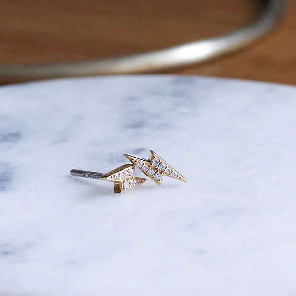 Baqless (バックレス) ピアス オネスティー サンダーボルト ゴールド