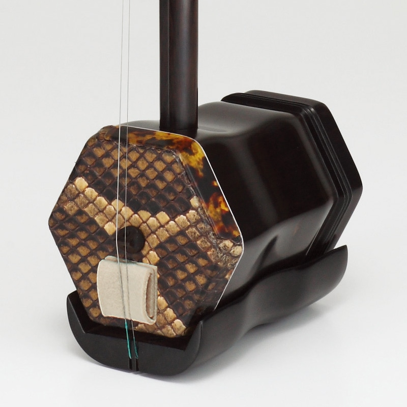 選定された黒檀材を使用。深みのある繊細な音色の黒檀二胡 ER-1000