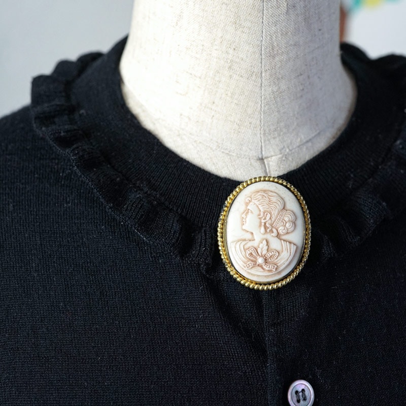 チェコのセラミックカメオのブローチ5×3.7cm ga-1033の通販｜こよなく