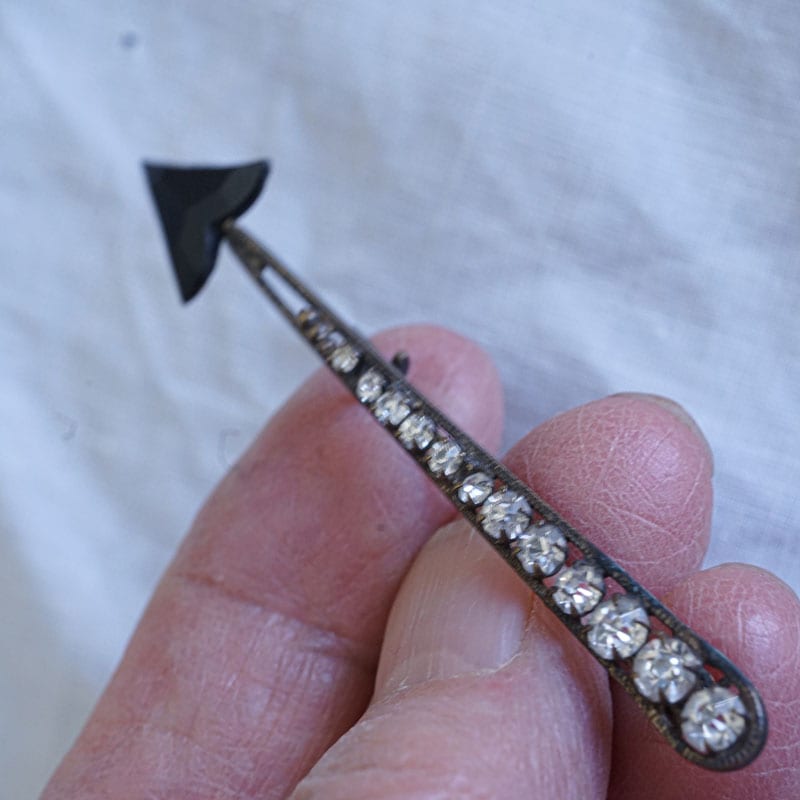 ジェットガラスとペーストガラスのallowブローチ1910年代頃 ga-1071の