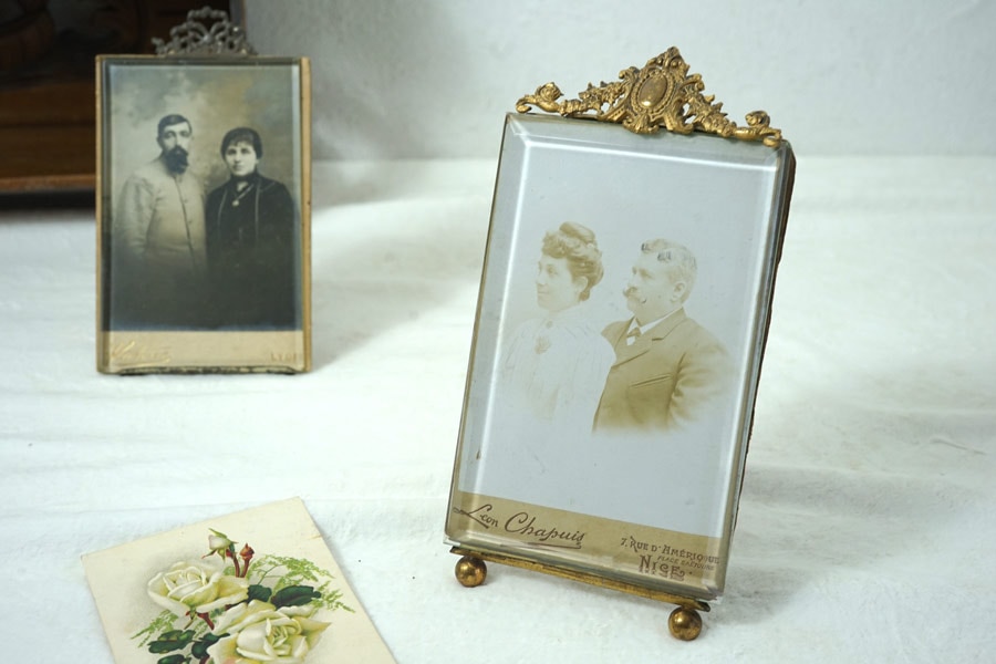 真鍮のガーランドの飾り付きガラスフォトフレーム19C後期から20C初頭