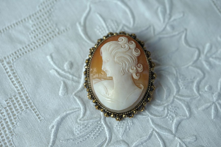 アンティークシェルカメオ＆ゴールドのフレームのネックレス兼ブローチ